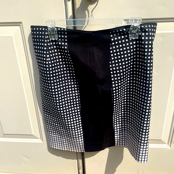 White House Black Market, Black & White, Skirt, Size 10 - Picture 1 of 3